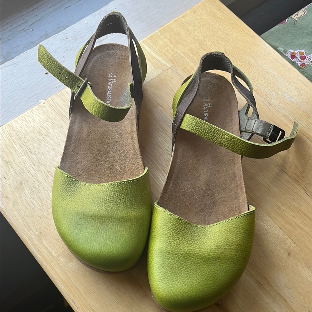 Stylish Green Leather Women's sandals